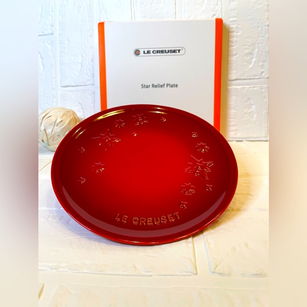 Le Creuset Star Relief Plate 7.5”
